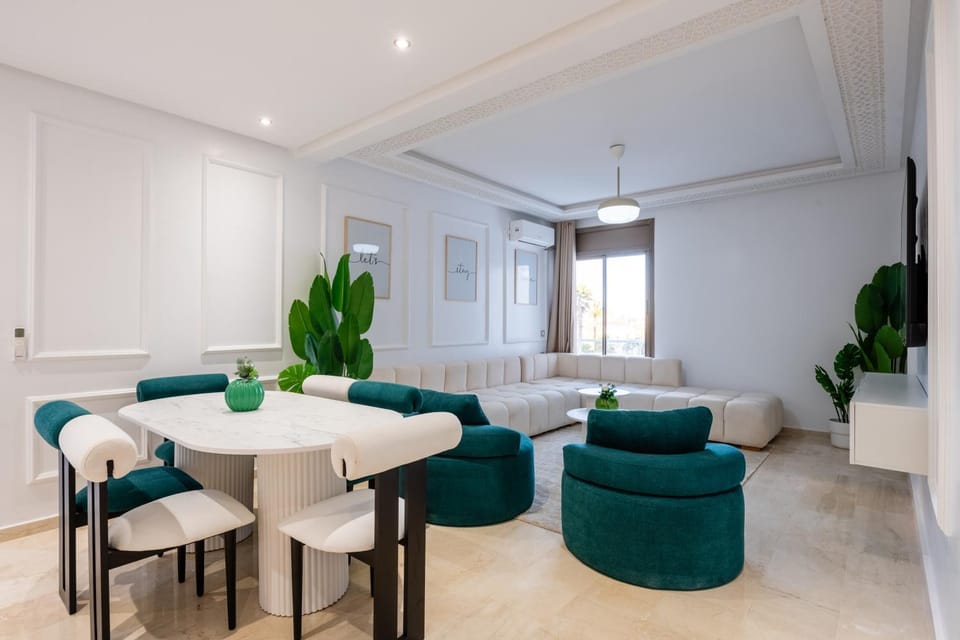 TV and multimedia, Living room, Seating area, Dining area, air conditioner