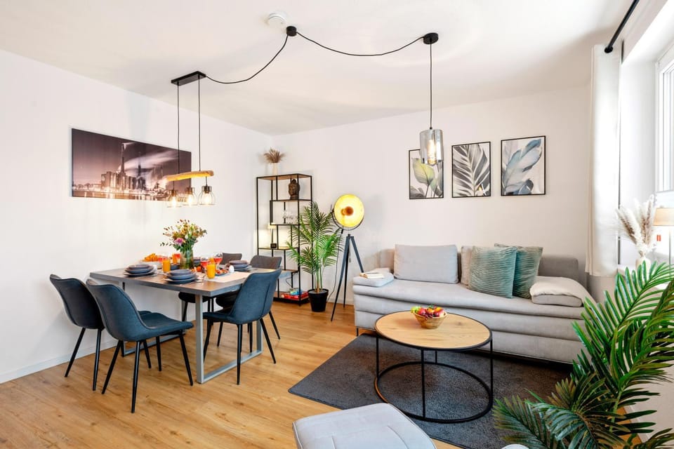 Living room, Seating area, Dining area, Food, Dinner