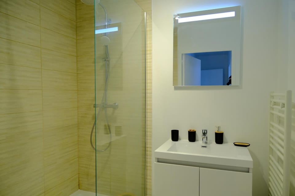 Shower, Bathroom