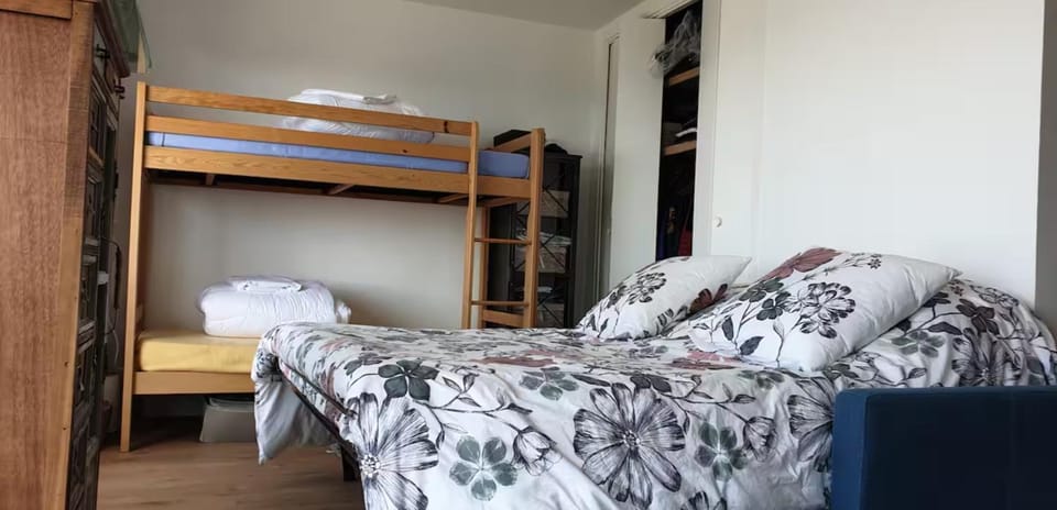 Bed, bunk bed
