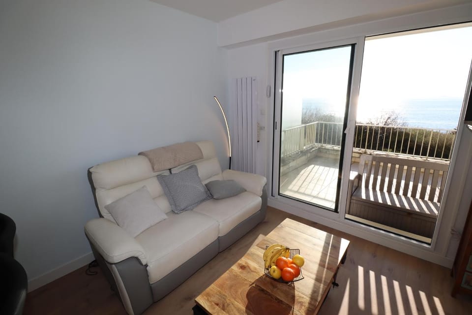 Living room, Sea view