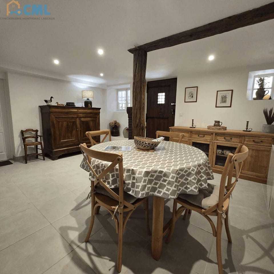 Seating area, Dining area