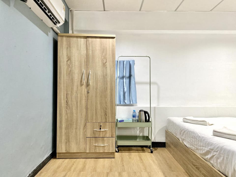 Bed, Photo of the whole room, Bedroom, wardrobe