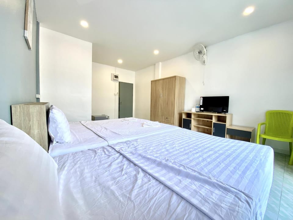 TV and multimedia, Photo of the whole room, wardrobe