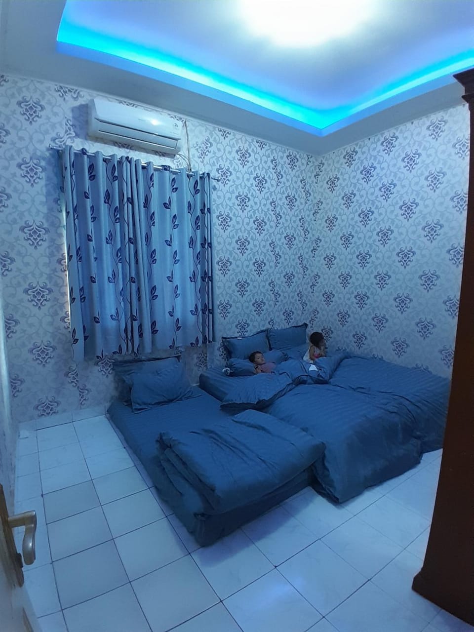 Bedroom, air conditioner