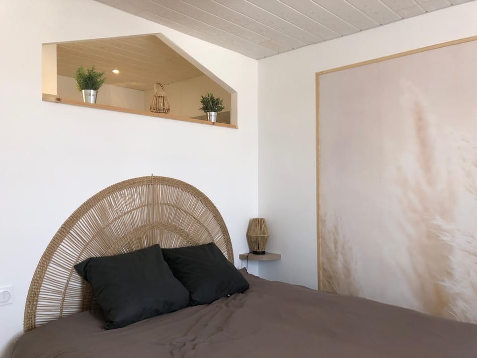 Bed, Photo of the whole room, Bedroom, Breakfast