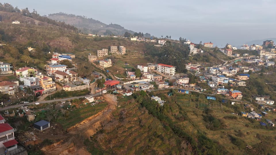 Property building, Nearby landmark, Natural landscape, Bird's eye view, Mountain view, Street view, Location