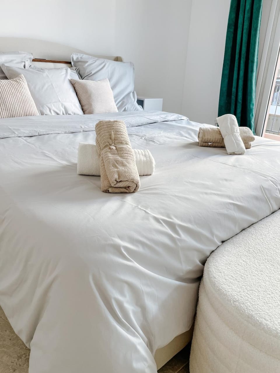 Bed, Photo of the whole room, Bedroom, towels