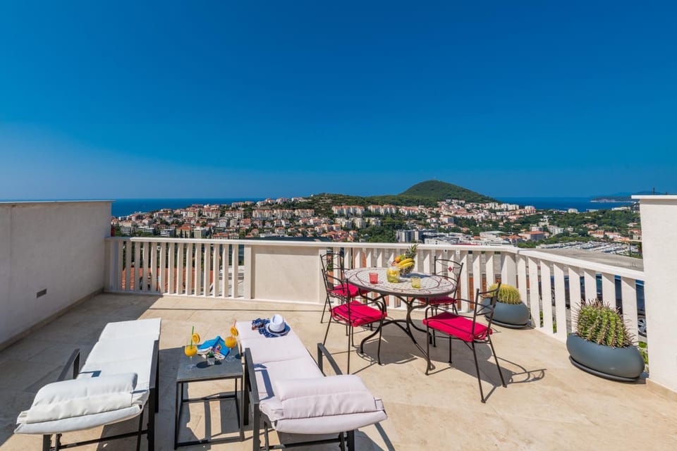 View (from property/room), Balcony/Terrace, Sea view, sunbed