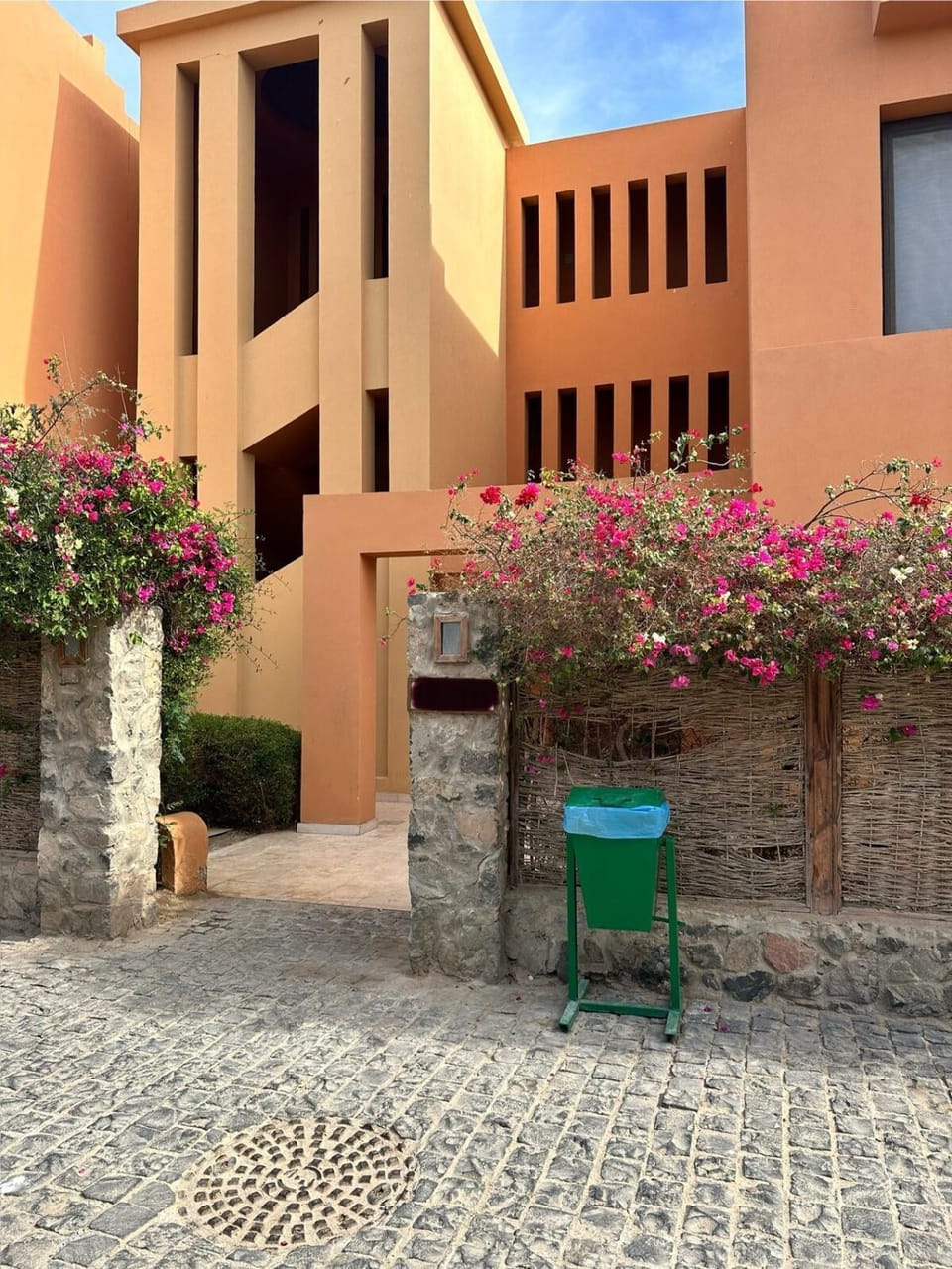 Property building, Facade/entrance