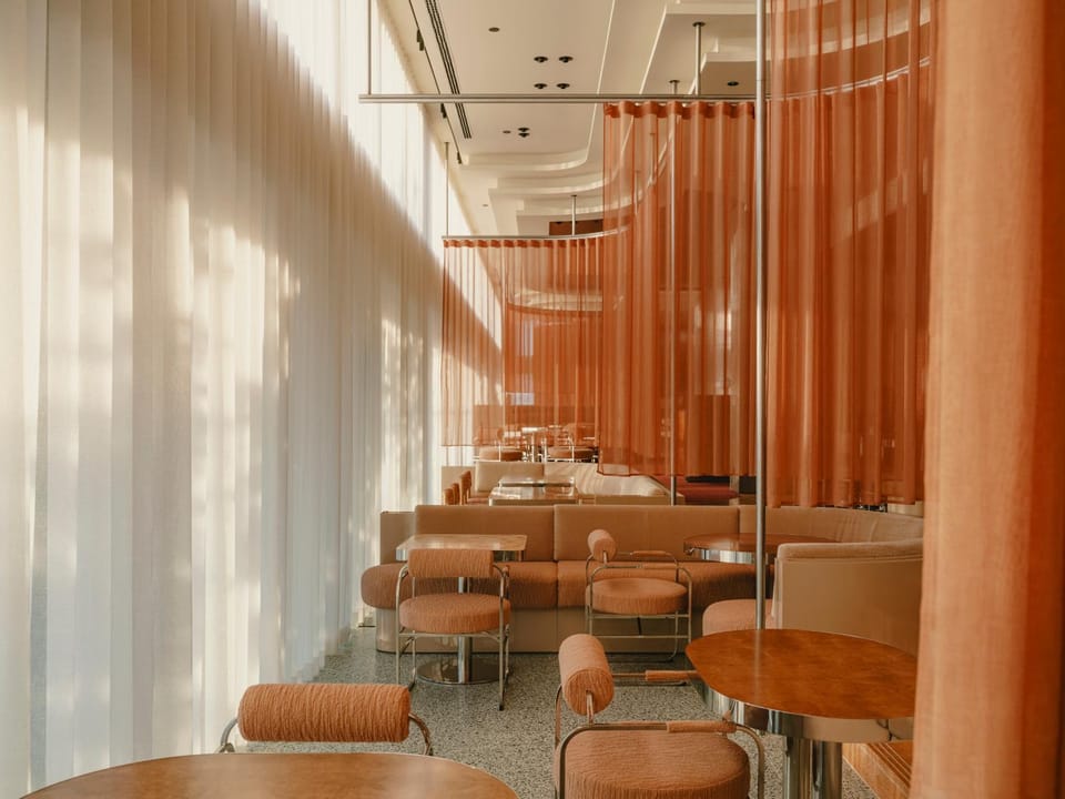 Restaurant/places to eat, Lounge or bar