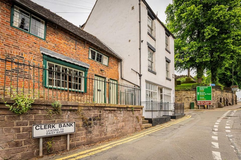 Property building, Location