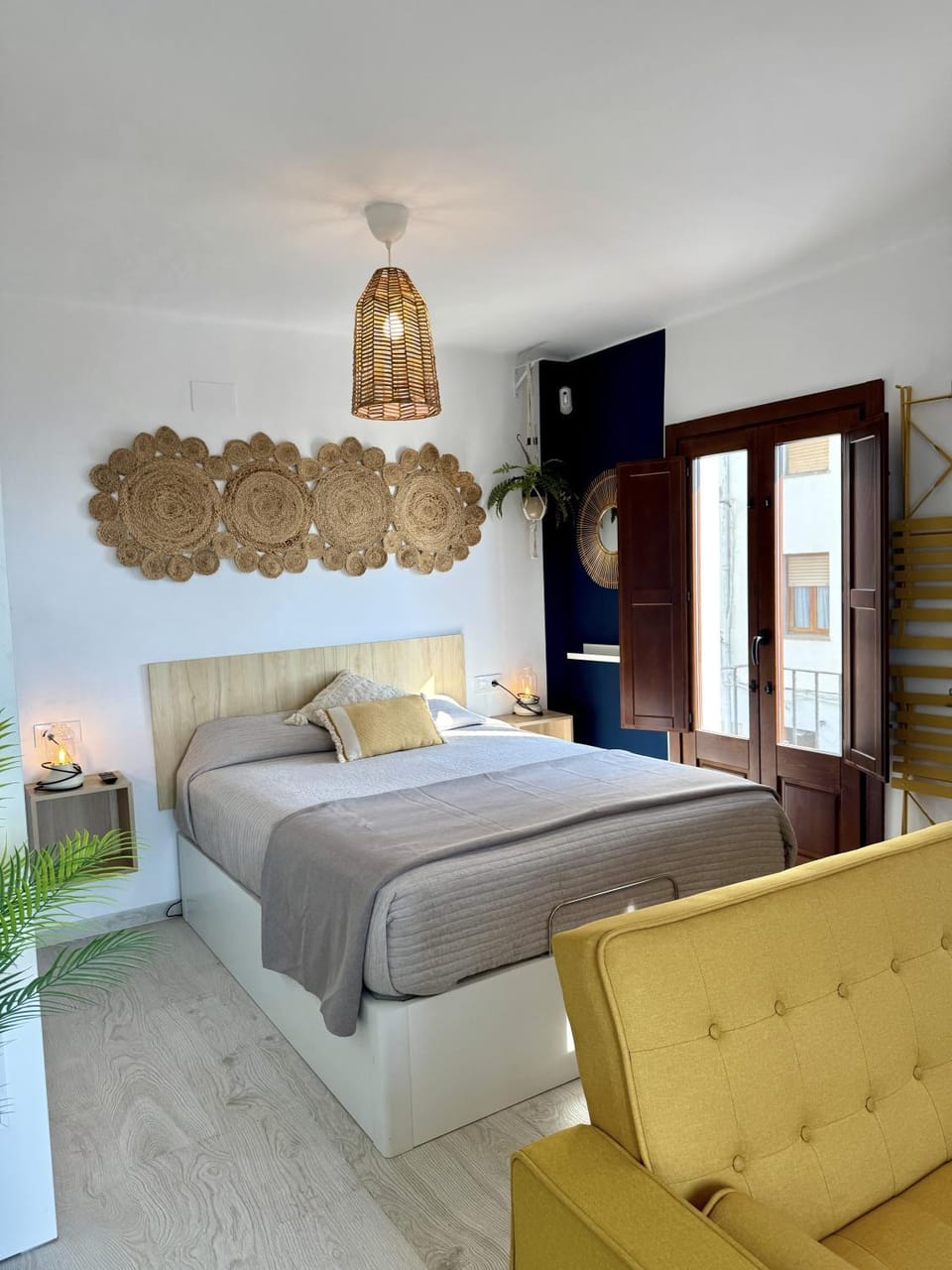 Photo of the whole room, Seating area, Bedroom