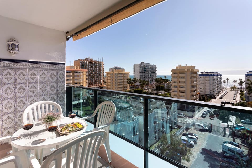 Property building, View (from property/room), Balcony/Terrace, City view, Parking