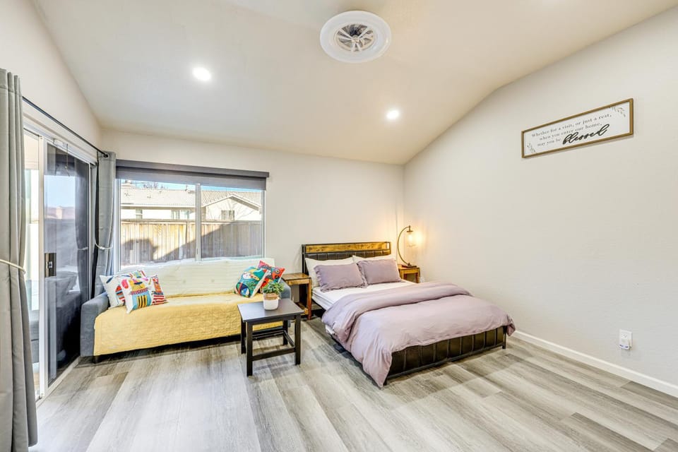 10 Mi to Mojave Narrows Victorville Studio Apartment in Victorville