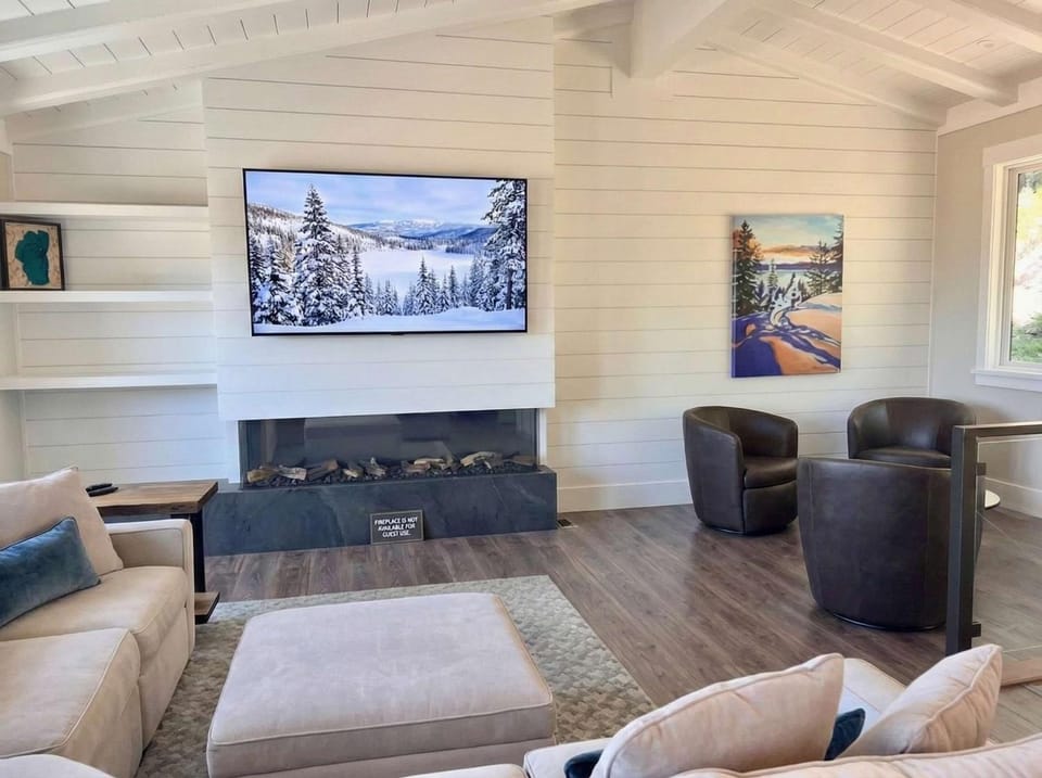 Lake Tahoe Vacation Rental Fireplace and Balcony House in Incline Village