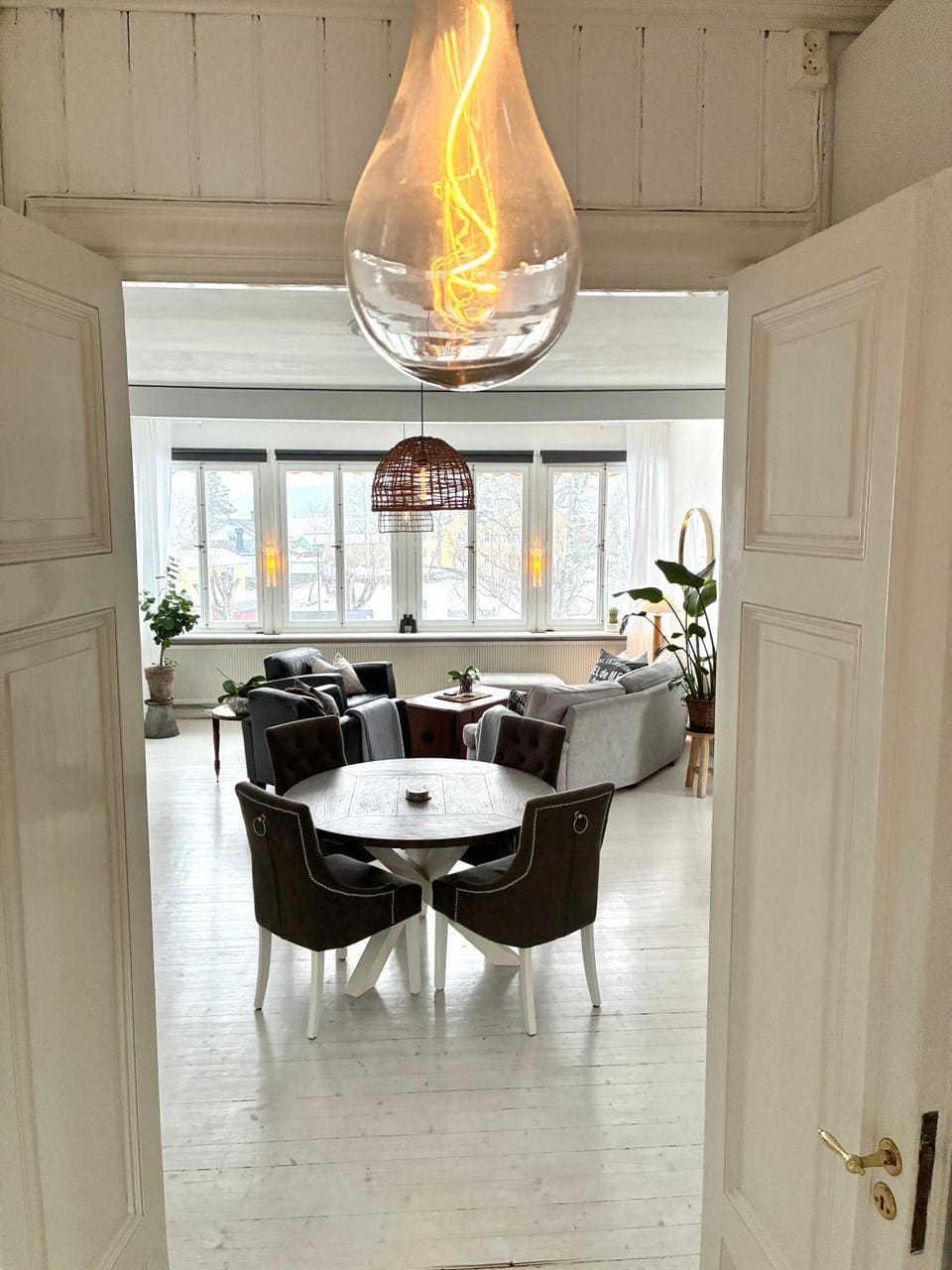 Living room, Seating area, Dining area