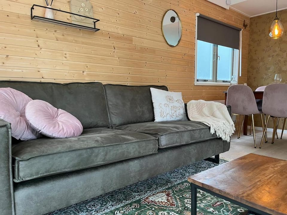Cozy wooden cottage de Veluwe House in Putten