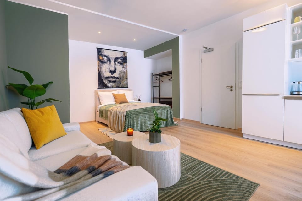 Bed, Kitchen or kitchenette, Living room, Photo of the whole room, Seating area, Bedroom, wardrobe