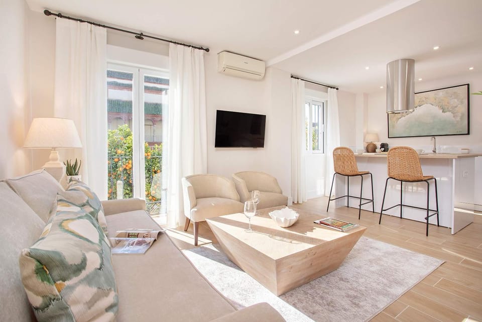 TV and multimedia, Living room, Other, Seating area, Dining area, air conditioner