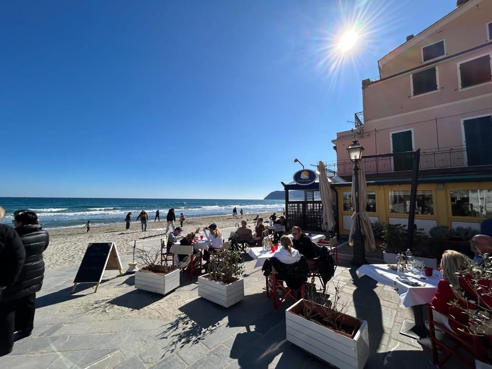Nearby landmark, Day, Beach, Evening entertainment, group of guests, sunbed