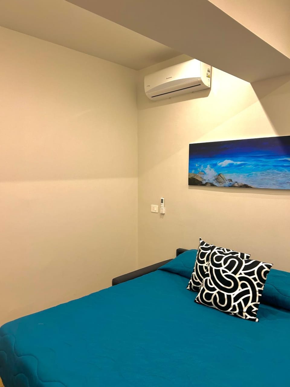Bedroom, air conditioner