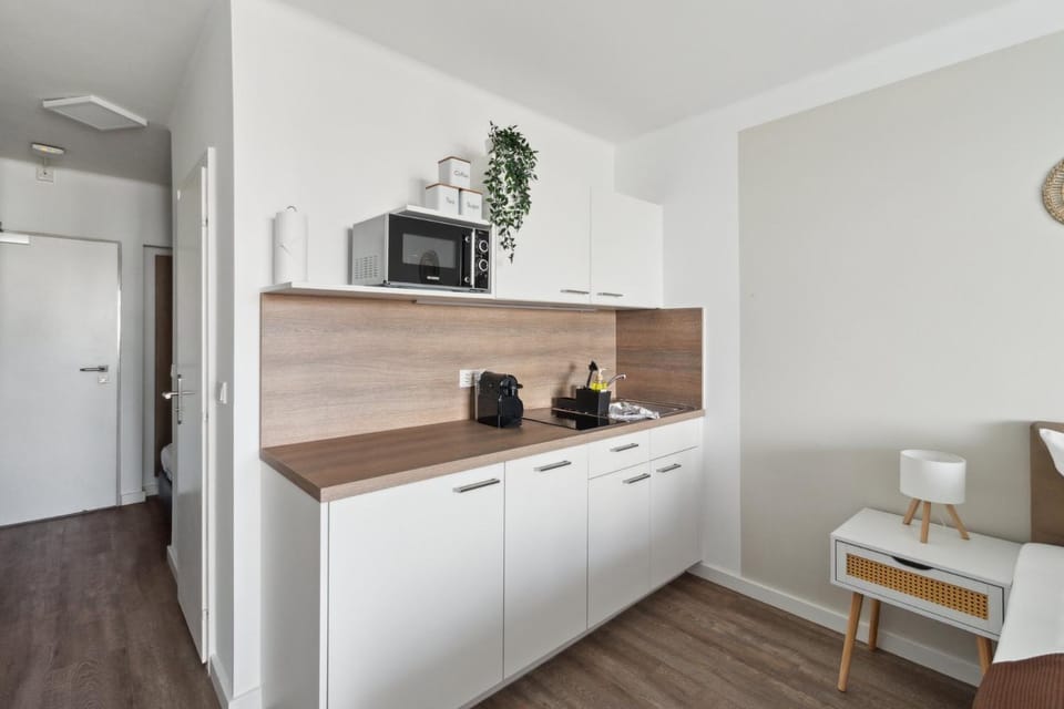 Coffee/tea facilities, Kitchen or kitchenette, dishwasher, microwave, stove