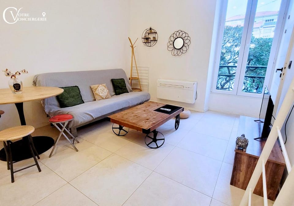 TV and multimedia, Seating area