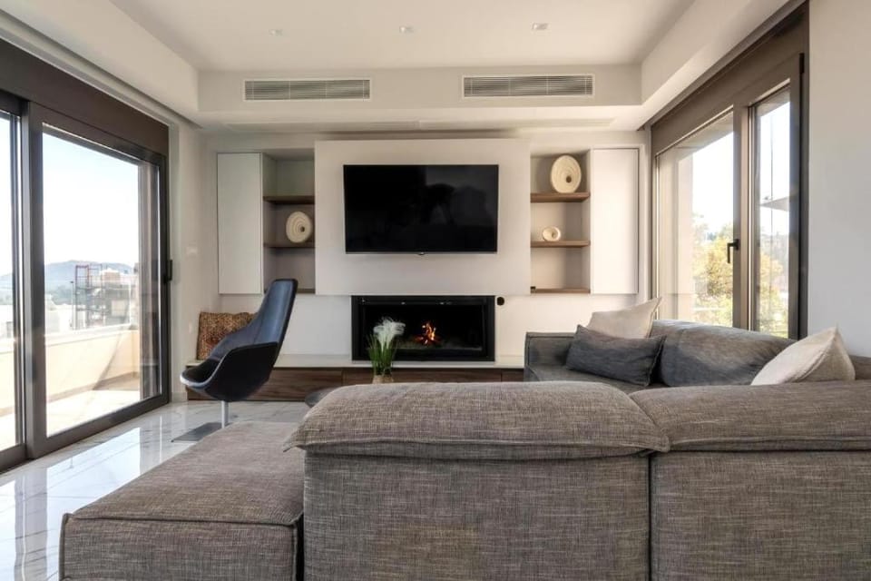 TV and multimedia, Living room, Seating area, Evening entertainment