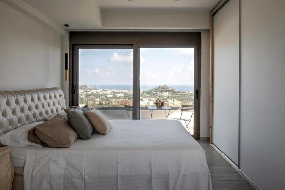 Bed, Natural landscape, View (from property/room), Balcony/Terrace, Photo of the whole room, Bedroom, Mountain view