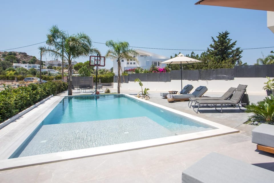Day, Swimming pool, sunbed