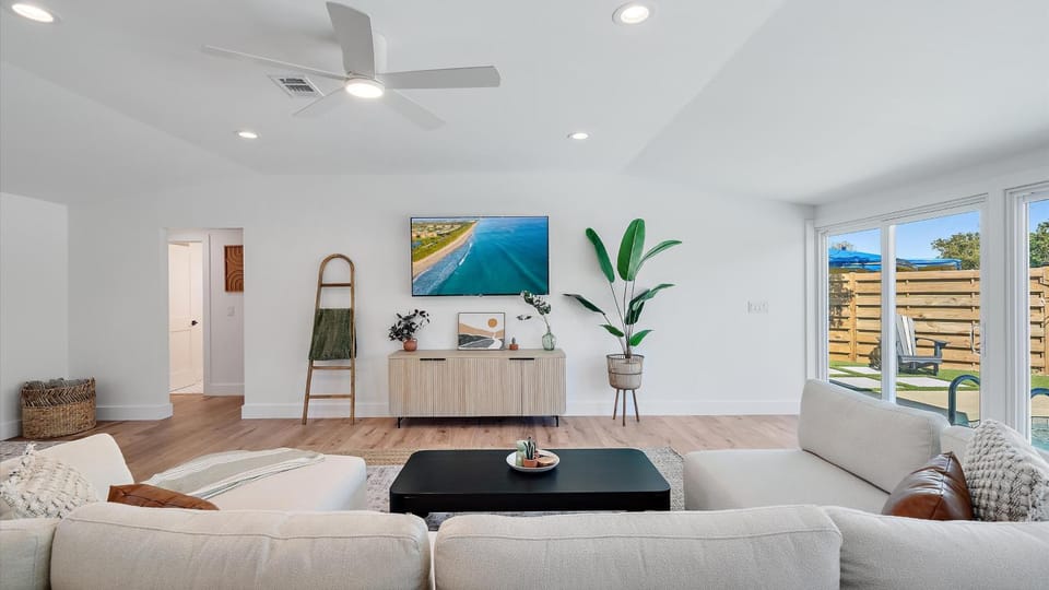 Coastal Cottage House in Gulf Gate Estates