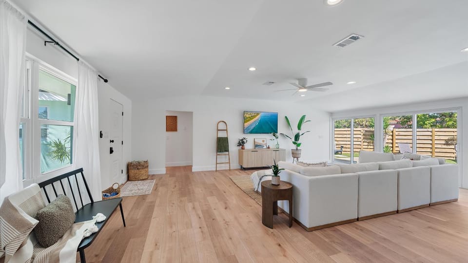 Coastal Cottage House in Gulf Gate Estates