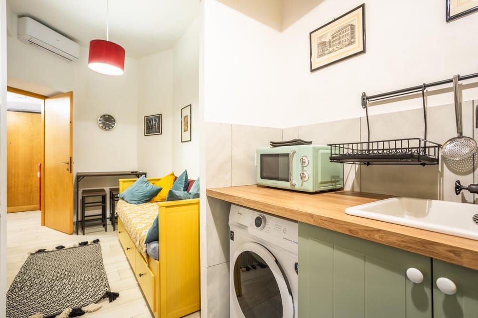 Kitchen or kitchenette, Living room, oven, washing machine
