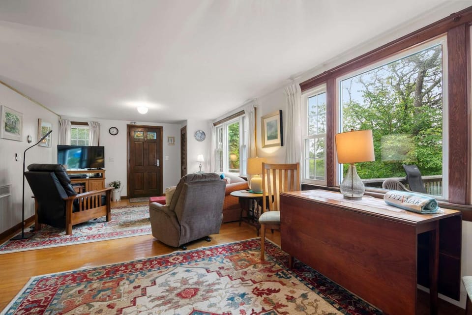 Cozy Cottage Walk to Nauset Beach House in Orleans