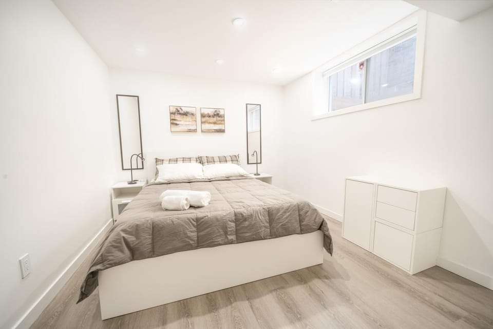 Bed, Photo of the whole room, Bedroom, towels, wardrobe