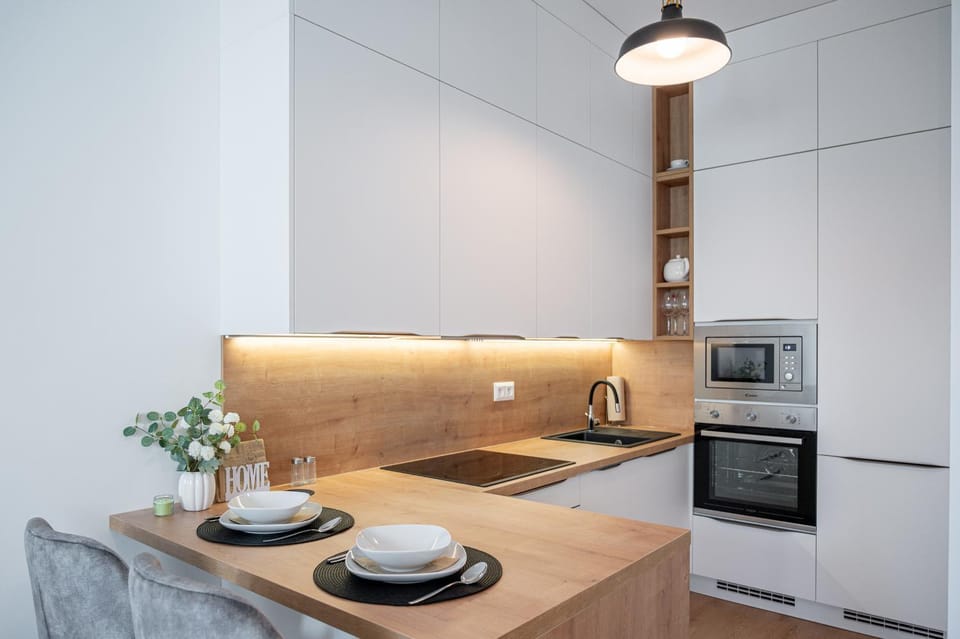 Kitchen or kitchenette, Dining area, oven, stove