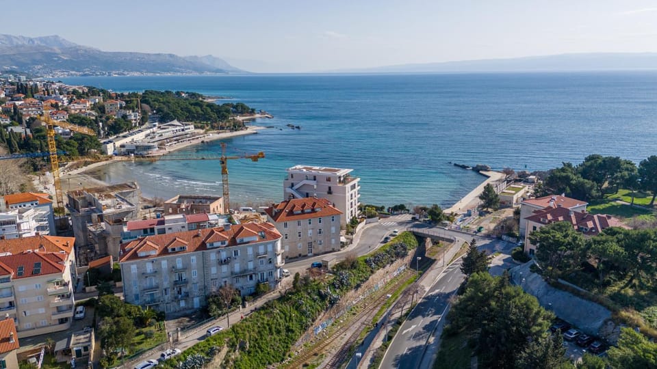 Property building, Day, Neighbourhood, Bird's eye view, Beach, Sea view, Location