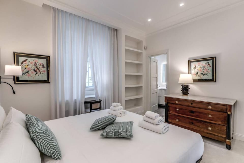 Luxury flat with terrace by historic center Apartment in Rome