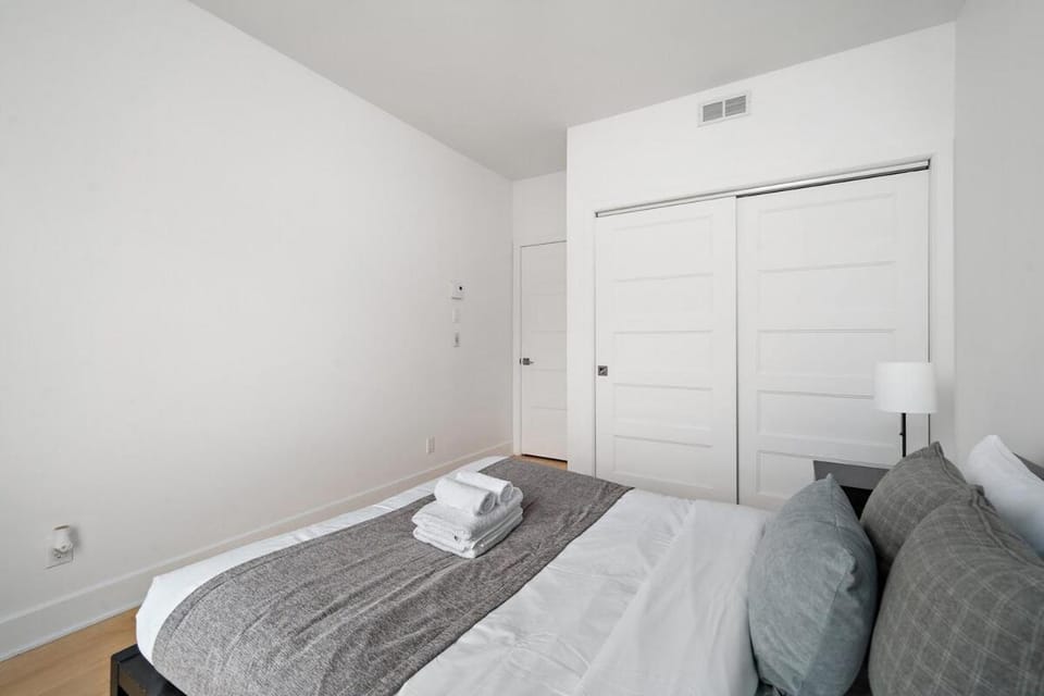 3 bedroom Penthouse Great for family vacation Apartment in Laval