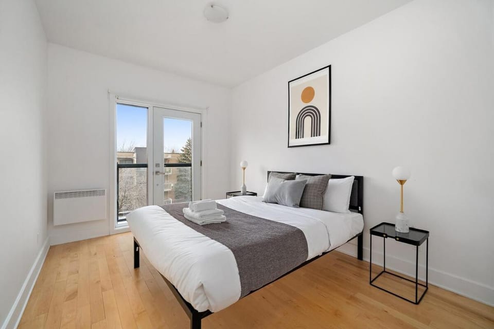 3 bedroom Penthouse Great for family vacation Apartment in Laval