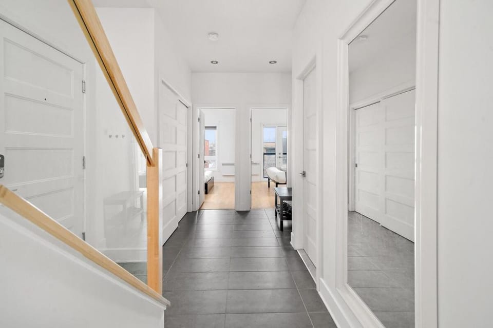 3 bedroom Penthouse Great for family vacation Apartment in Laval