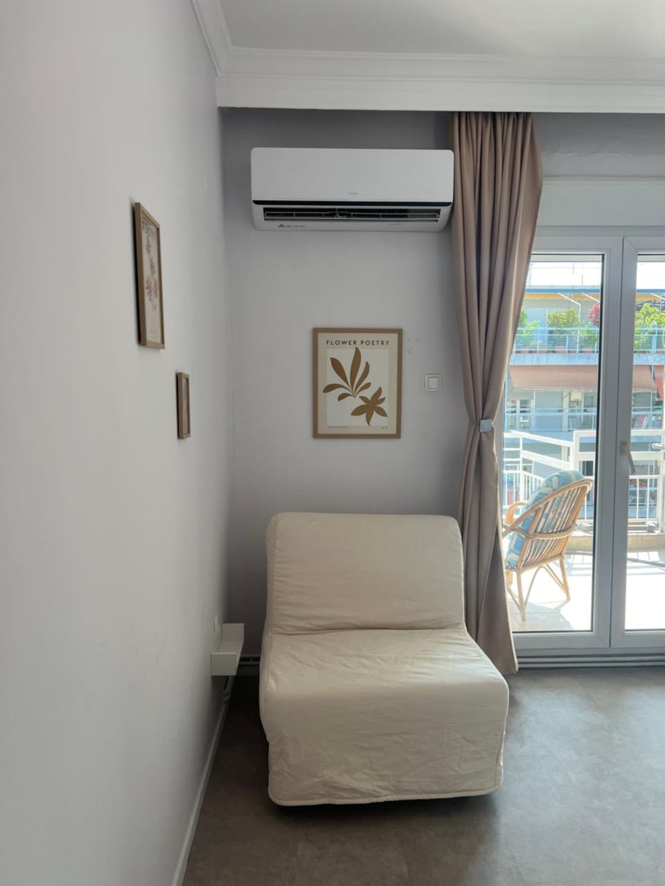 Seating area, air conditioner