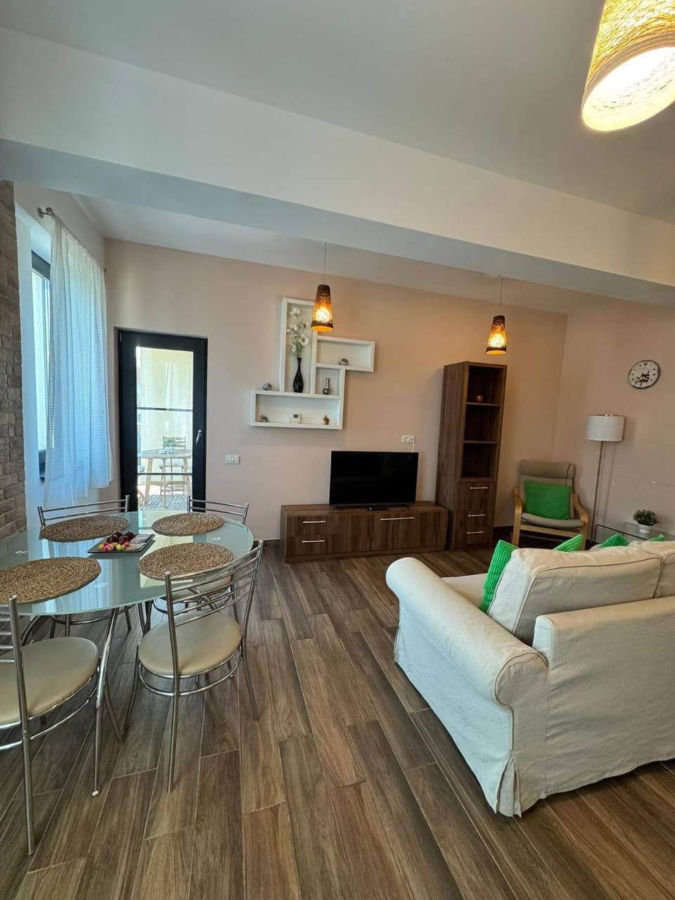 TV and multimedia, Dining area