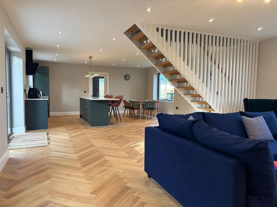 Kitchen or kitchenette, Living room, Seating area