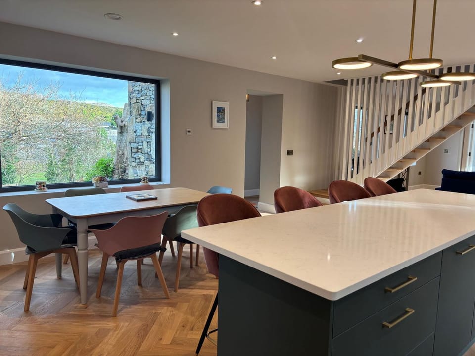 Seating area, Dining area