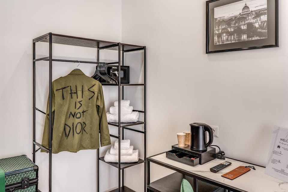Coffee/tea facilities, wardrobe