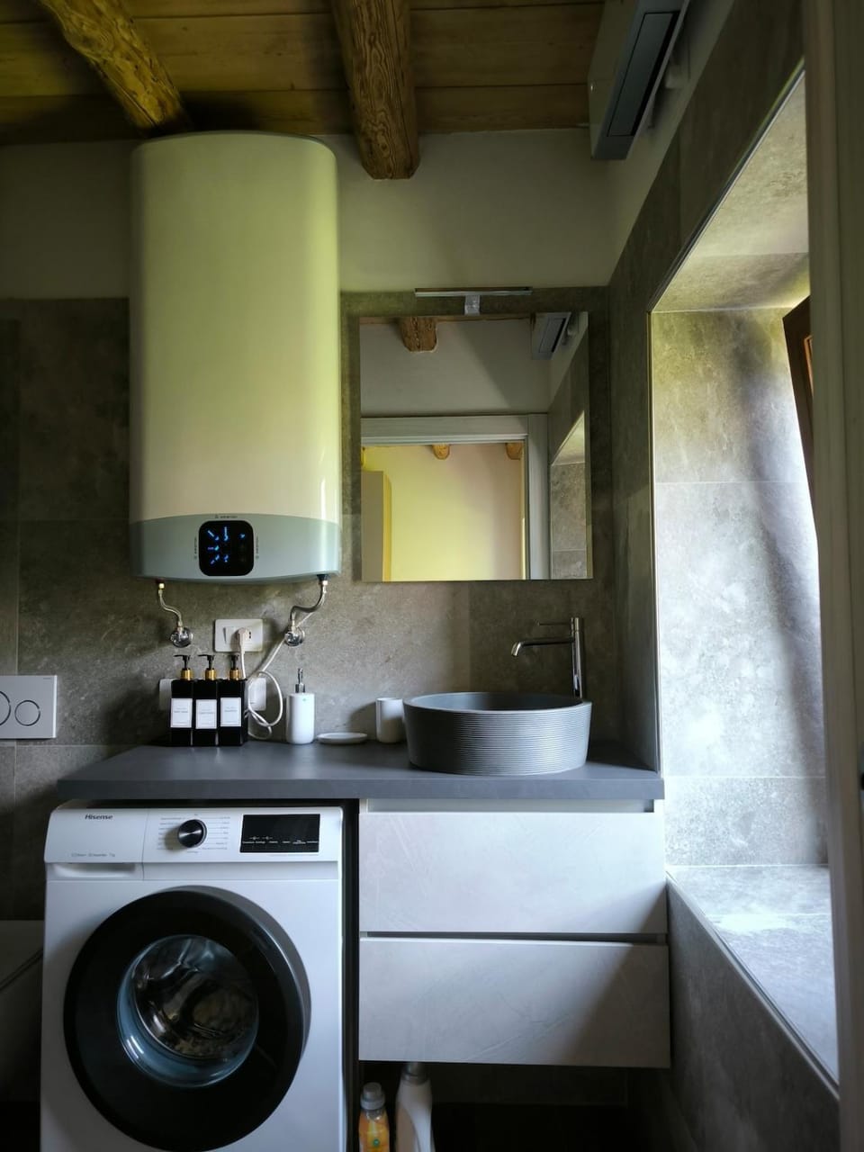Bathroom, washing machine