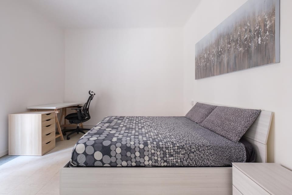 Bed, Photo of the whole room, Bedroom