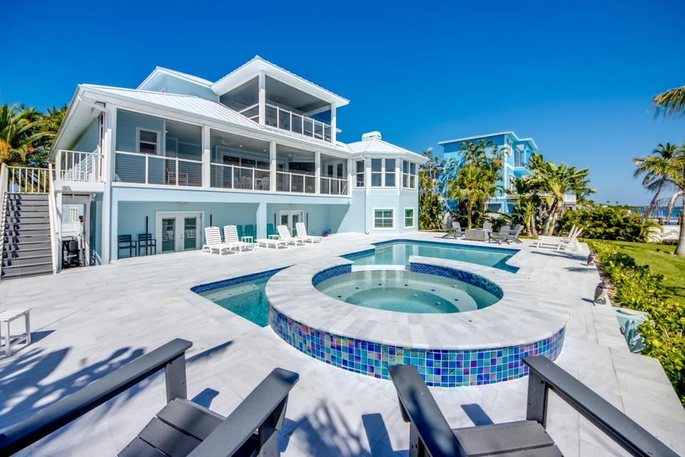 Escape to Paradise - Luxury Back Bay - Manatee Hideaway - Roelens House in Estero Island